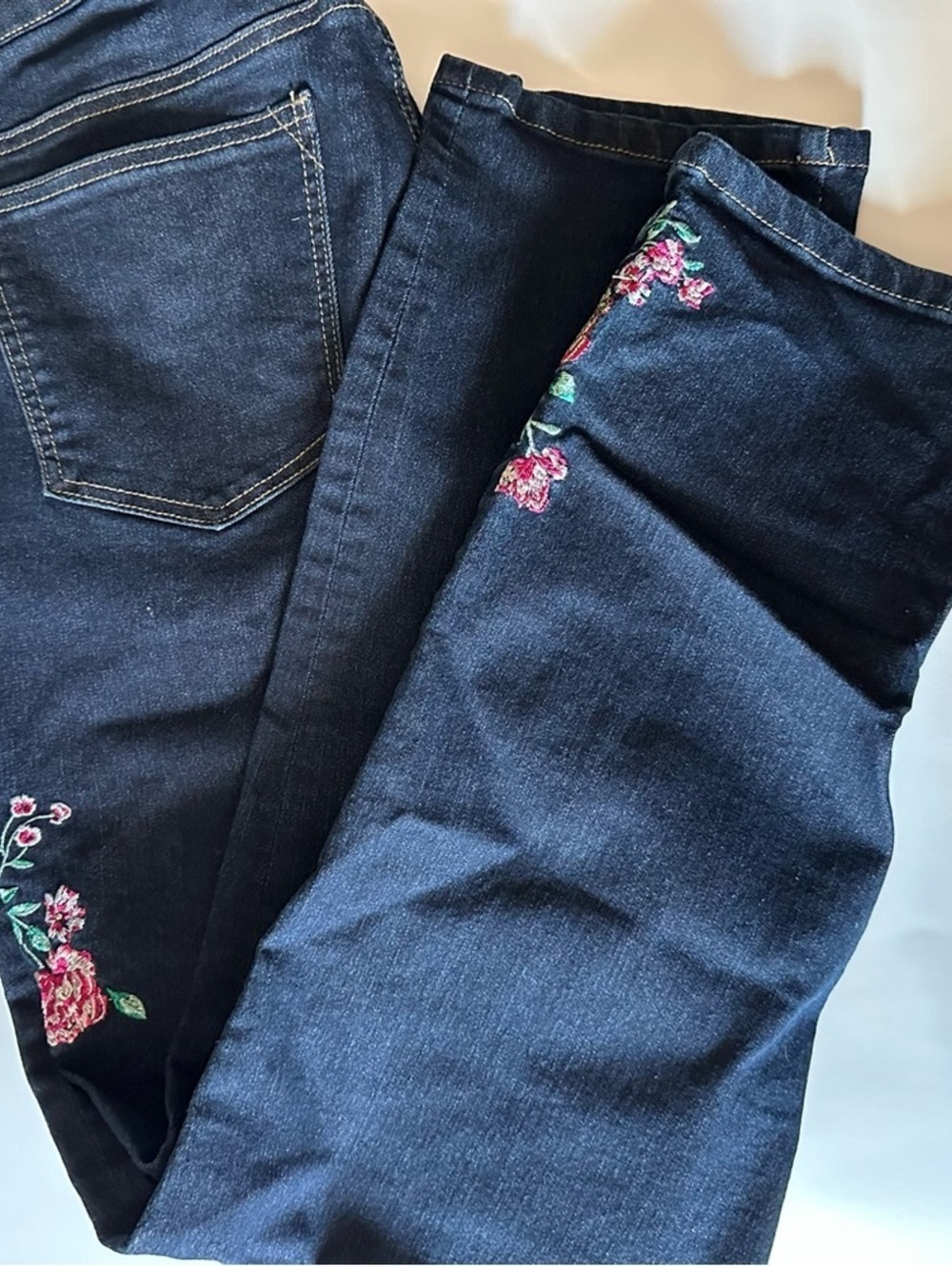 Floral appliqué dark wash jeans